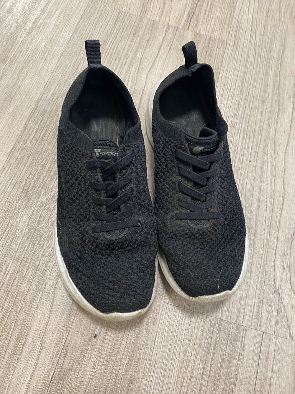 Size 8 Sketchers Sneakers